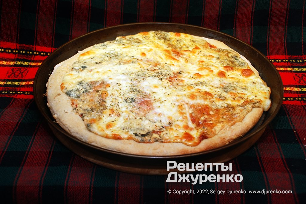 Готова страва Сирна піца з доступних та поширених видів сиру