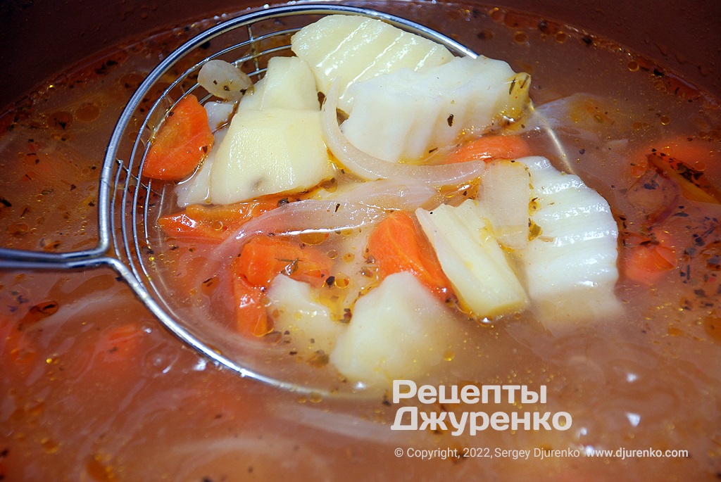 Додати овочі в суп та варити їх до повної готовності.