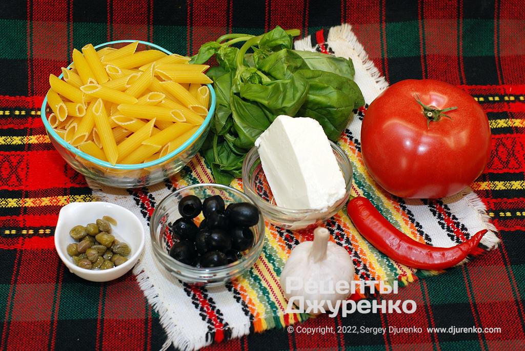 Сыр и овощи для соуса по-гречески.