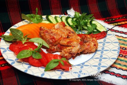 Курица с помидорами тушеная в вине