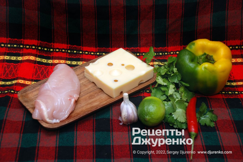 В начинке главное сыр - все остальное второстепенно.