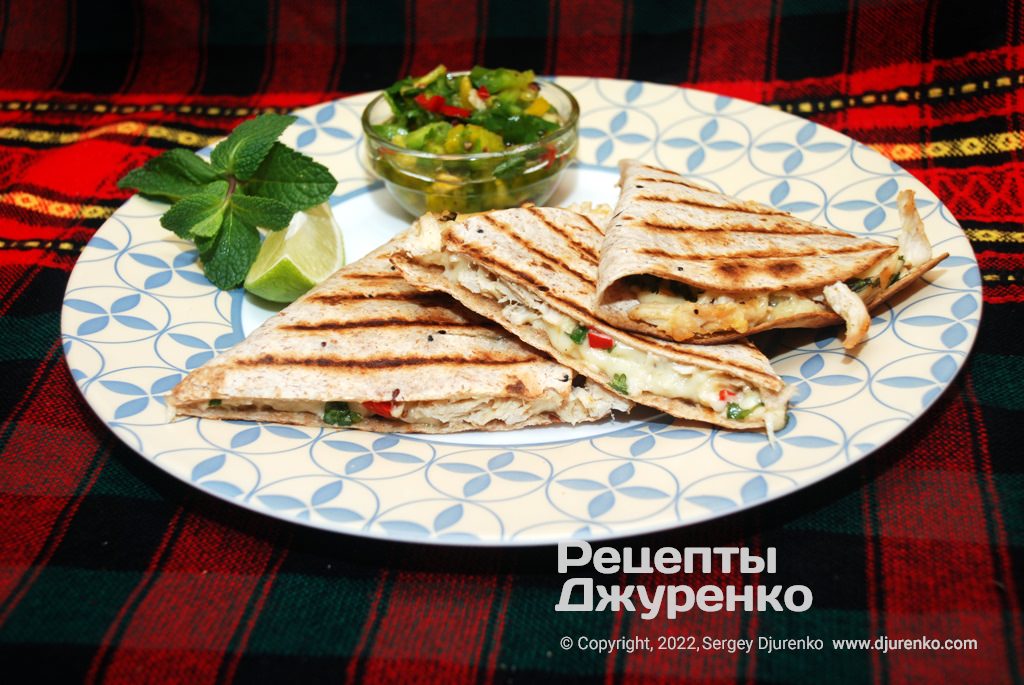 Рецепт приготування Кесаділья з куркою Кесаділья з куркою