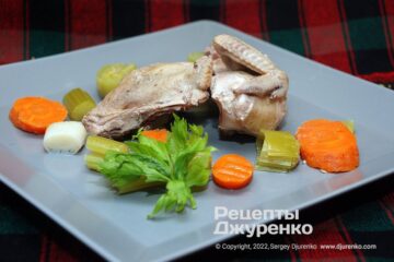 Вареная курица и бульон для ризотто