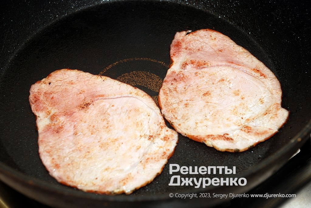 Совсем немного обжарить мясо.