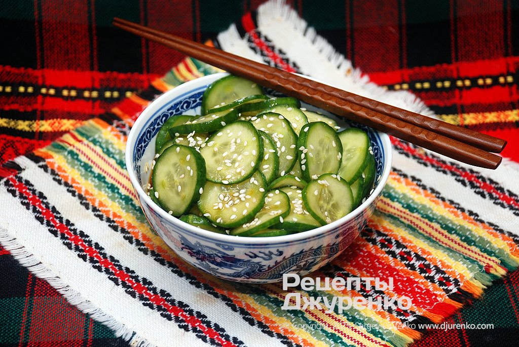 Салат из огурцов «суномоно» с кисло-соленым вкусом