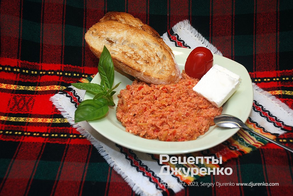 Страпатсада - грецька яєчня з овочами та томатами