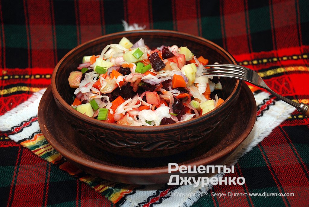 Винегрет с квашеной капустой и запеченными овощами