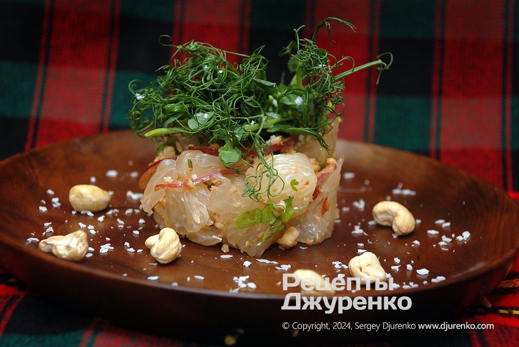 Салат з помело - легкий, пікантний та простий у приготуванні
