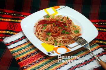 Спагетті з консервованим тунцем