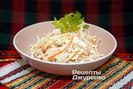 Салат с ветчиной, сельдереем и капустой