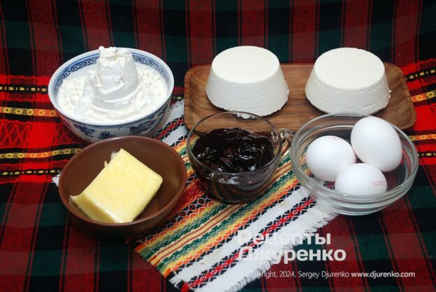 Ингредиенты для теста и начинки вишневого чизкейка.