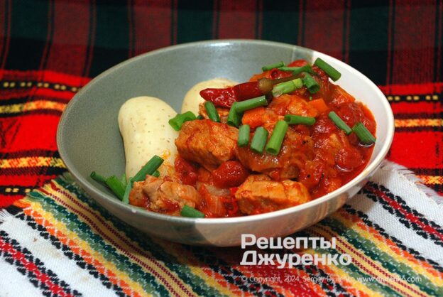 Pork in tomato sauce