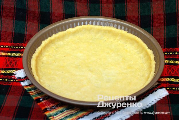 Press the dough into the pan, forming a rim.