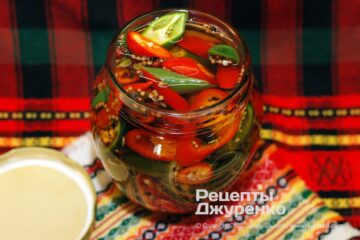 Хрустящий маринованный перец в холодильнике