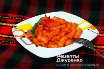 Паста с соусом из болгарского перца