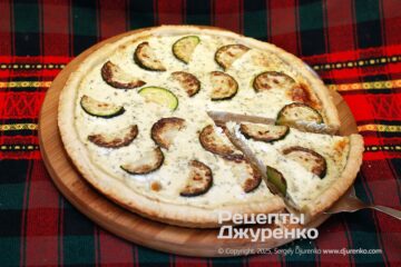 Песочный пирог с цукини и горгонзолой