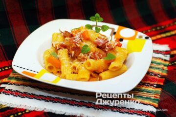 Паста с тыквой и беконом
