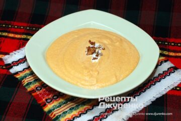 Тыквенный крем-суп со сливками, мускатом и корицей