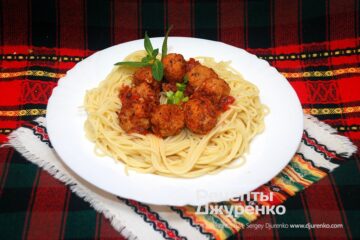 Спагетти с куриными фрикадельками в томате: фарш из филе и красного мяса