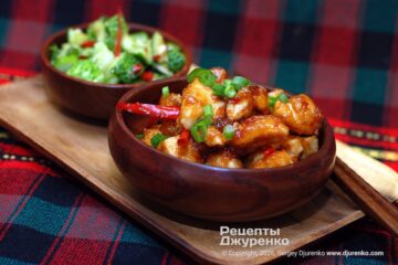 Хрустящее куриное филе в соусе с острым и сладким вкусом