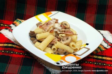 Тортильони с грибами и беконом