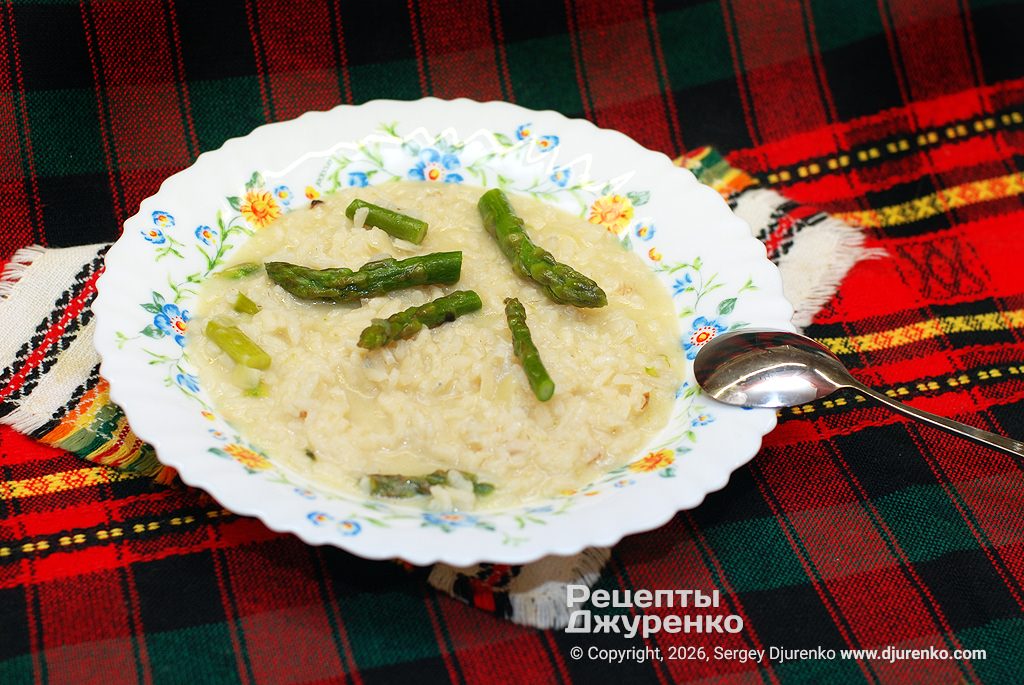 Ризотто со спаржей, горгонзолой и шалотом
