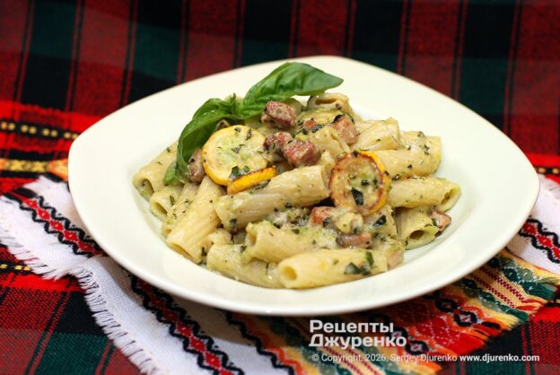 Тортильони с кабачком и беконом