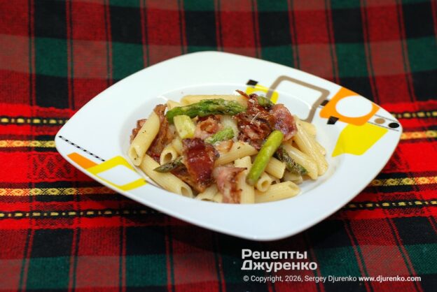 Пенне со спаржей