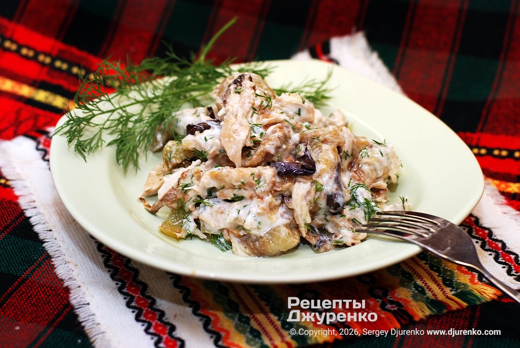 Салат из курицы и баклажанов с йогуртовой заправкой