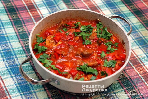 Гуляш из говядины с лечо